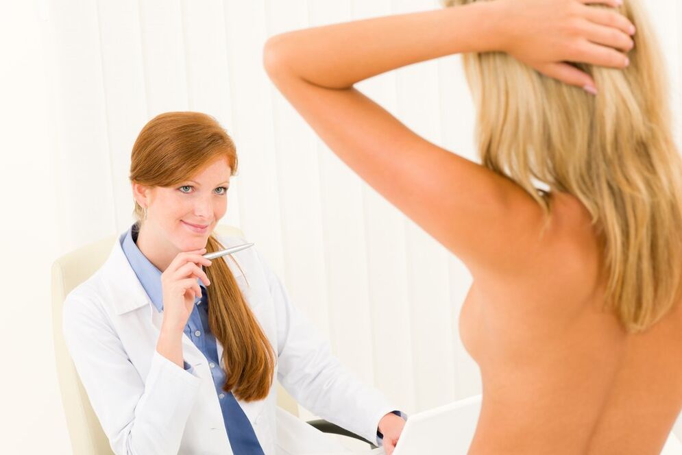 consultation of the doctor before breast augmentation
